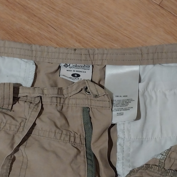 Columbia khaki shorts woman's small - Picture 8 of 8